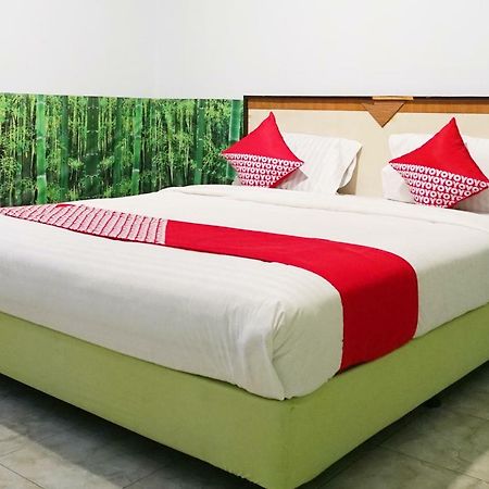 Super Oyo 754 Nur Aziziah Guest House Syariah Баликпапан Екстериор снимка