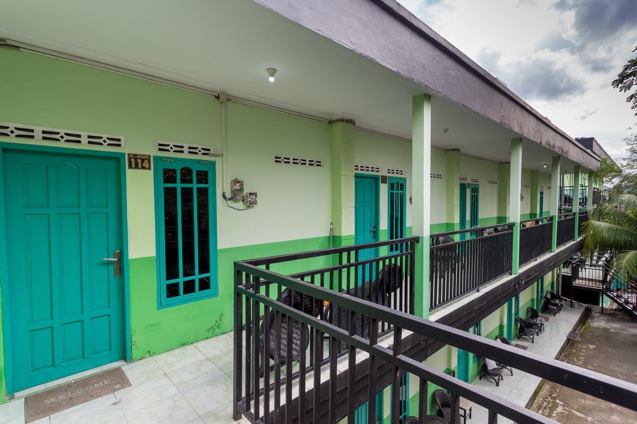 Super Oyo 754 Nur Aziziah Guest House Syariah Баликпапан Екстериор снимка