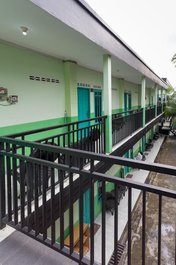 Super Oyo 754 Nur Aziziah Guest House Syariah Баликпапан Екстериор снимка