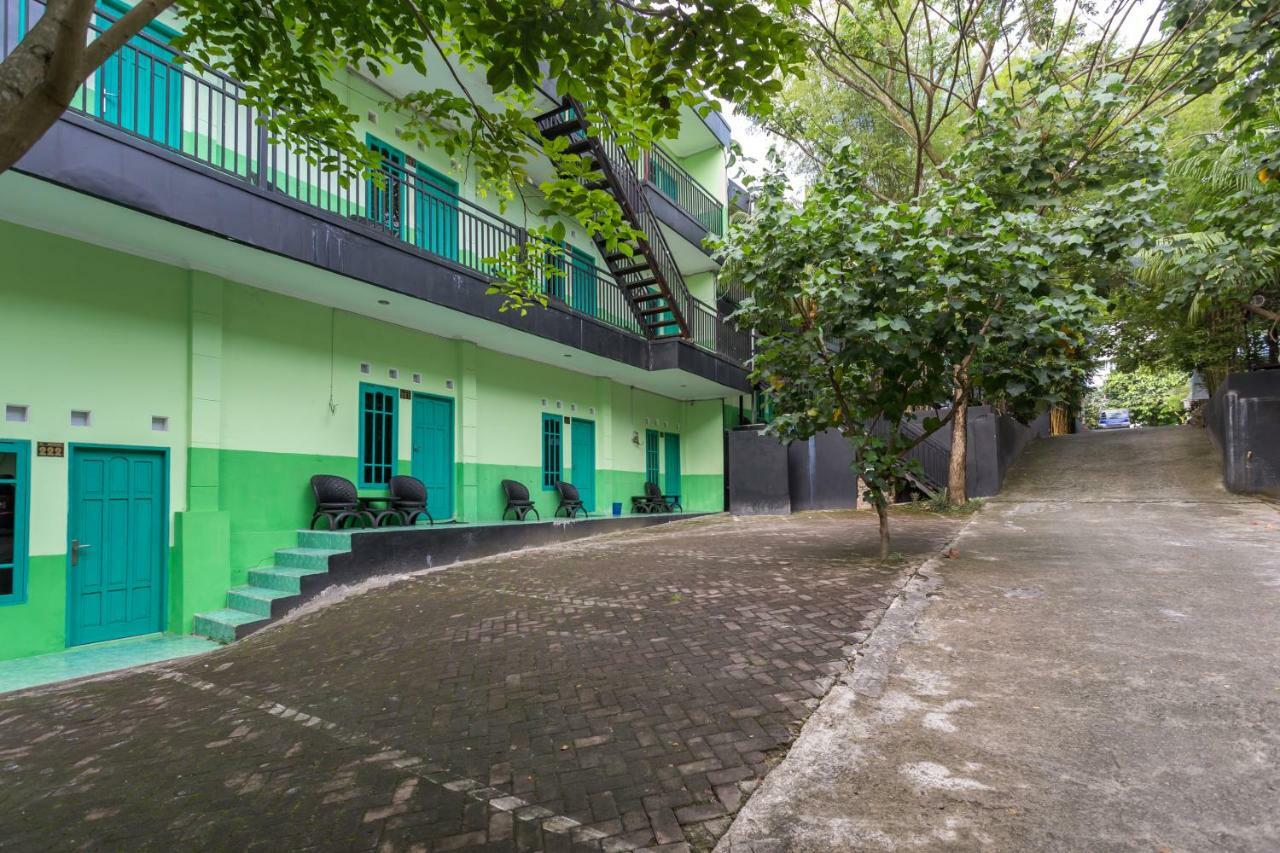 Super Oyo 754 Nur Aziziah Guest House Syariah Баликпапан Екстериор снимка