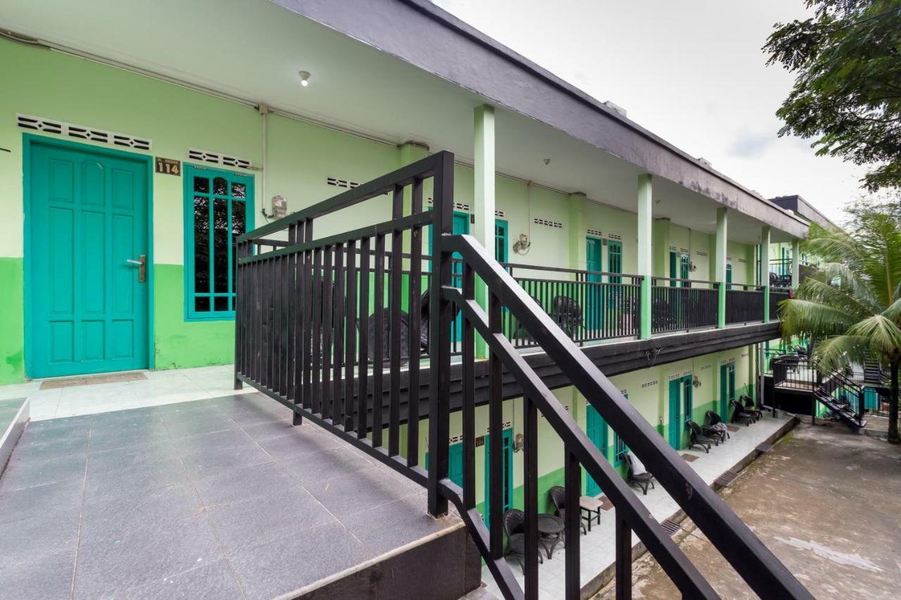 Super Oyo 754 Nur Aziziah Guest House Syariah Баликпапан Екстериор снимка
