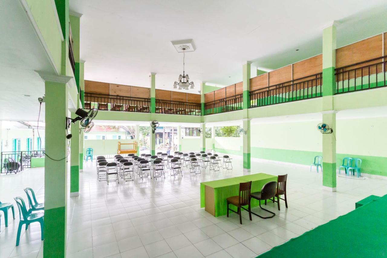 Super Oyo 754 Nur Aziziah Guest House Syariah Баликпапан Екстериор снимка